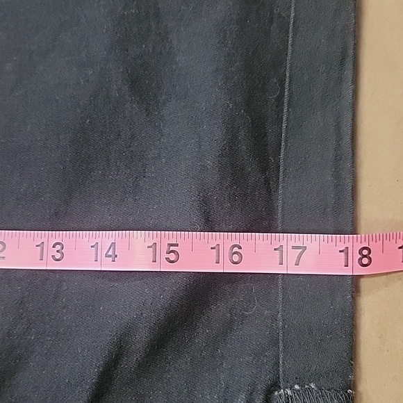 SO Size Jrs 15 / 32 Black Low Rise Bermuda Denim Shorts, Cuffed Hem, Gently Used - Picture 6 of 11